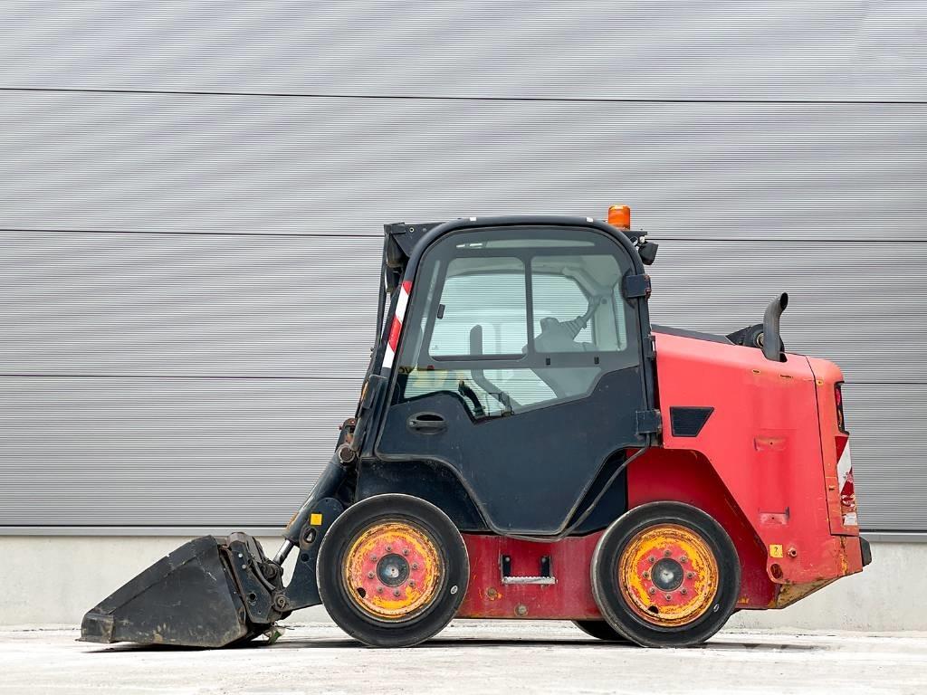 JCB R260 لوادر انزلاقية التوجيه