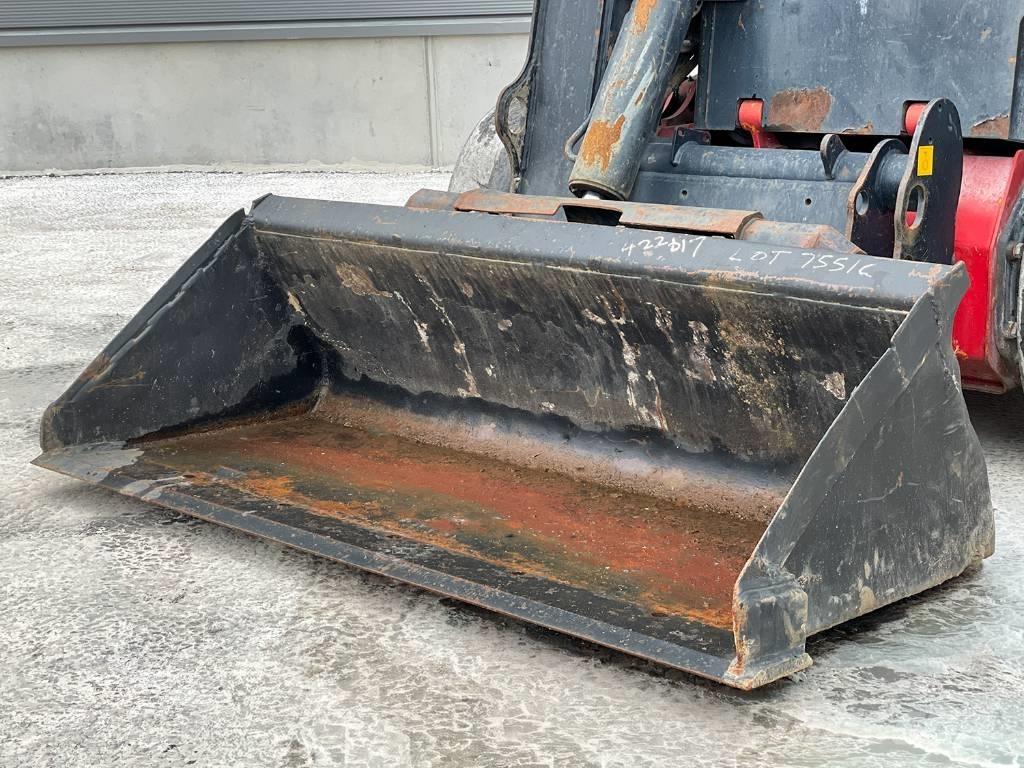 JCB R260 لوادر انزلاقية التوجيه