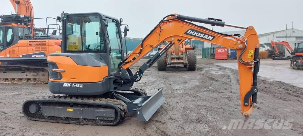 Develon DX 50 Z حفارات زحافة