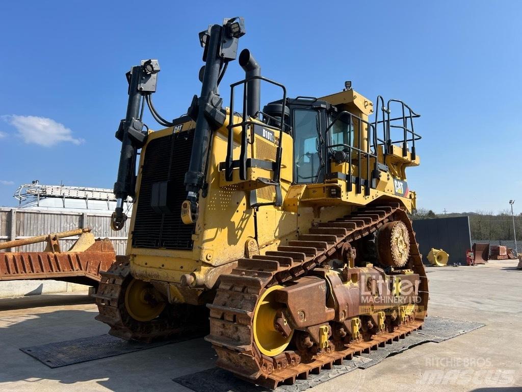 CAT D 10 T 2 بلدوزرات مجنزرة