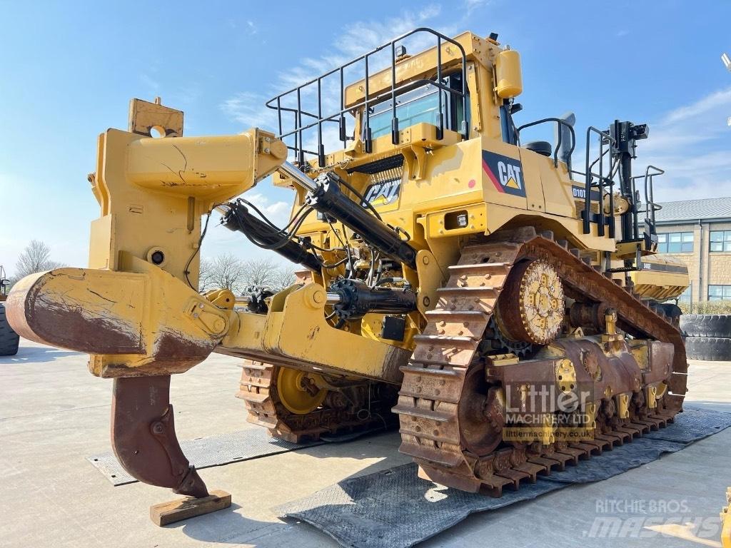 CAT D 10 T 2 بلدوزرات مجنزرة