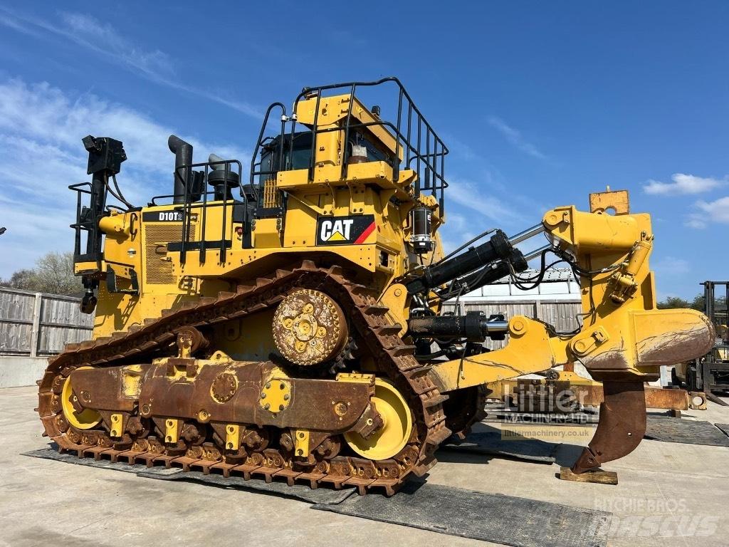 CAT D 10 T 2 بلدوزرات مجنزرة