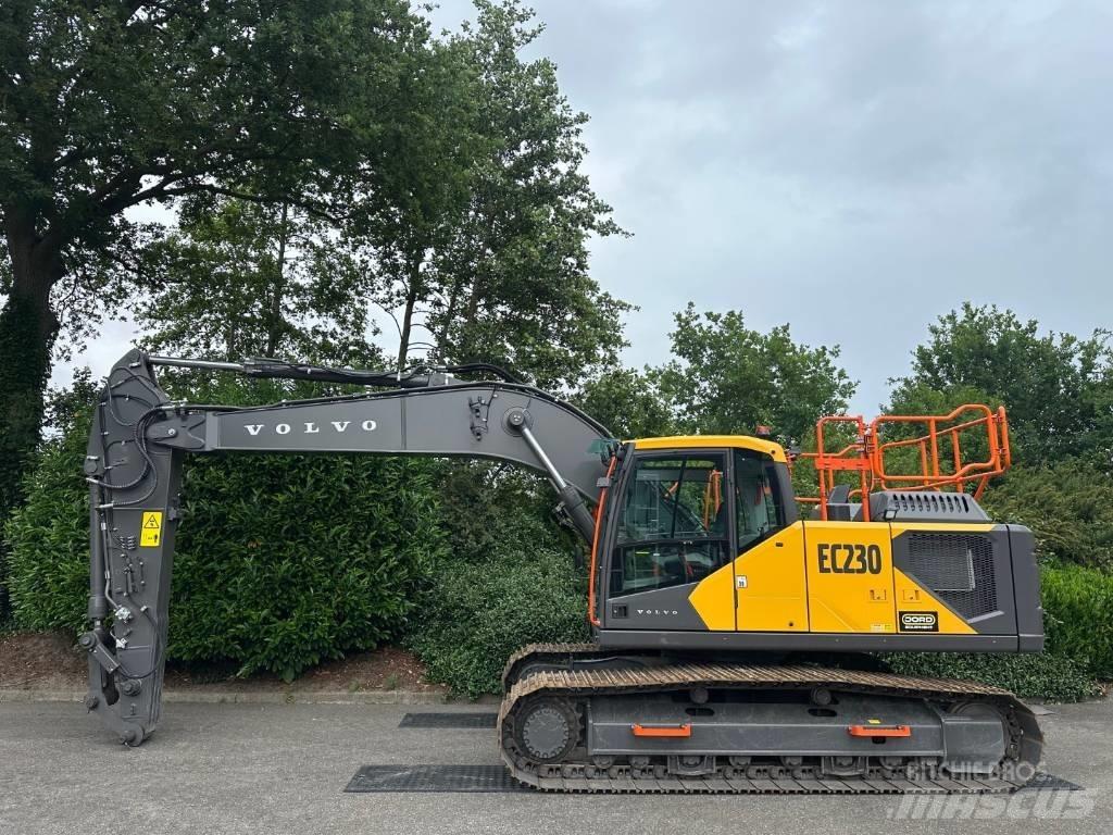 Volvo EC 230 حفارات زحافة