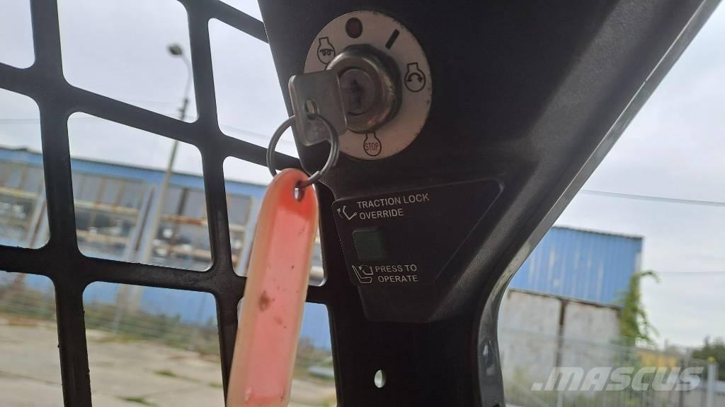 Bobcat s 70 لوادر انزلاقية التوجيه