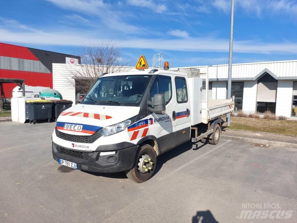 Iveco 70C15D شاحنات خفيفة/مفصلية الجوانب