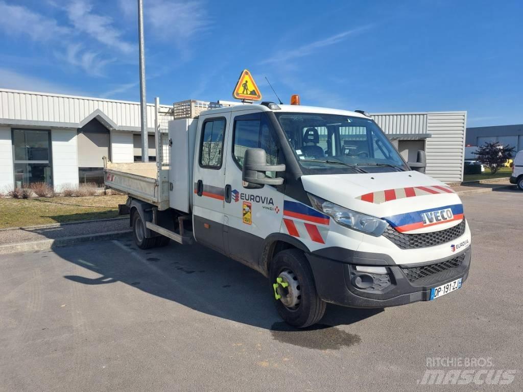 Iveco 70C15D شاحنات خفيفة/مفصلية الجوانب