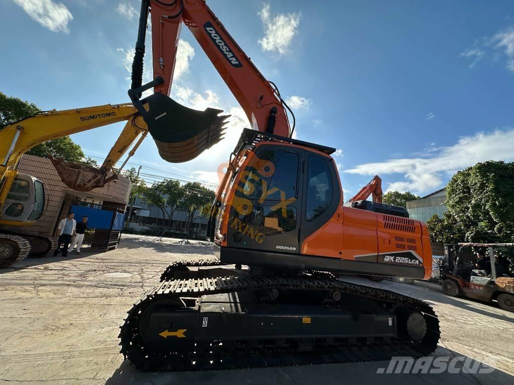 Doosan DX 225 LCA حفارات زحافة