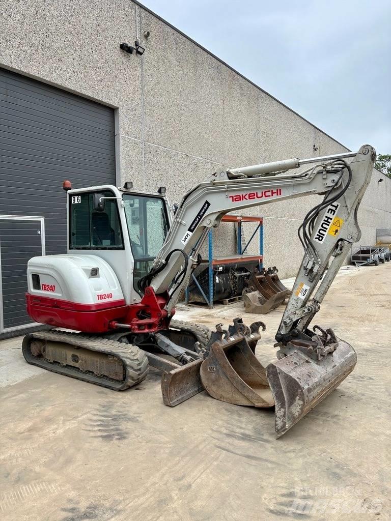 Takeuchi TB 240 حفارات صغيرة أقل من 7 طن (حفارات صغيرة)