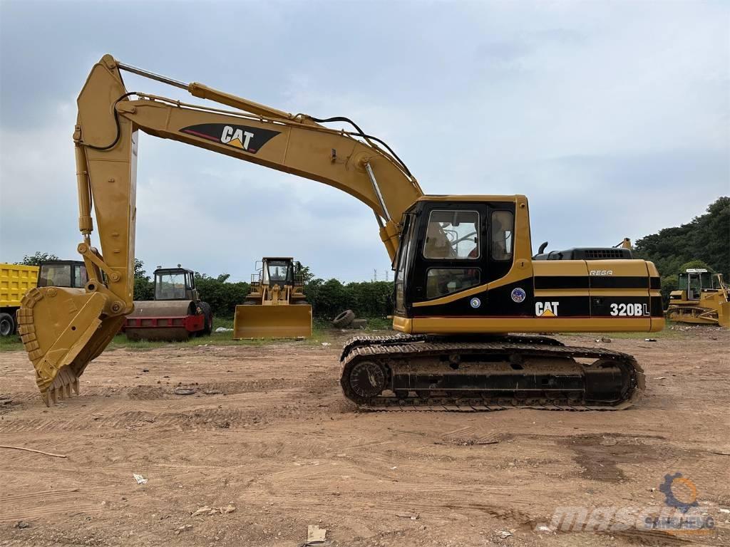CAT 320 B L حفارات زحافة