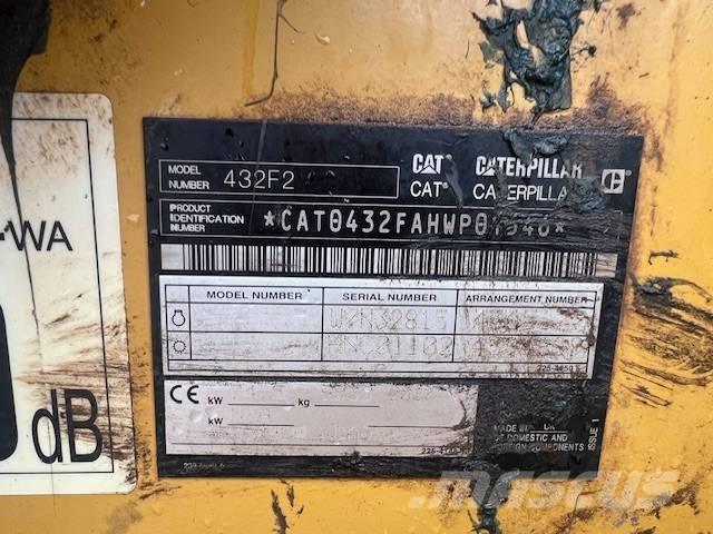 CAT 432 F لوادر ذات جرافات عكسية