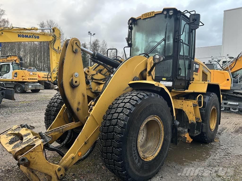 CAT 926 لوادر بعجل