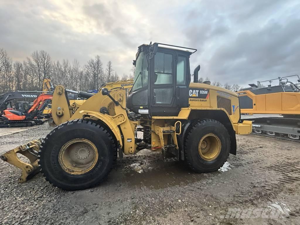 CAT 926 لوادر بعجل