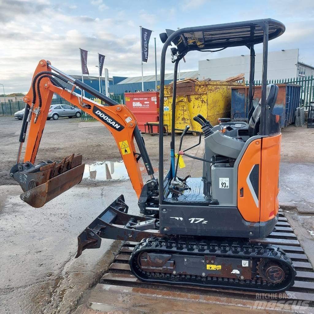 Doosan DX 17 حفارات بعجل