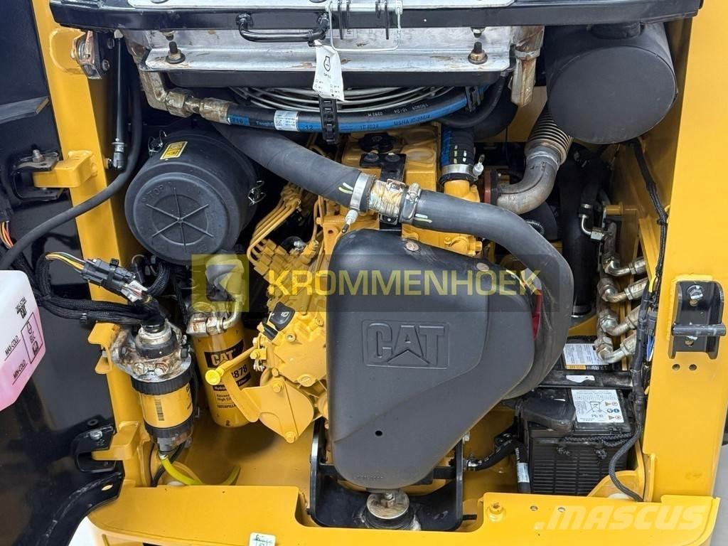 CAT 216 B3 لوادر انزلاقية التوجيه