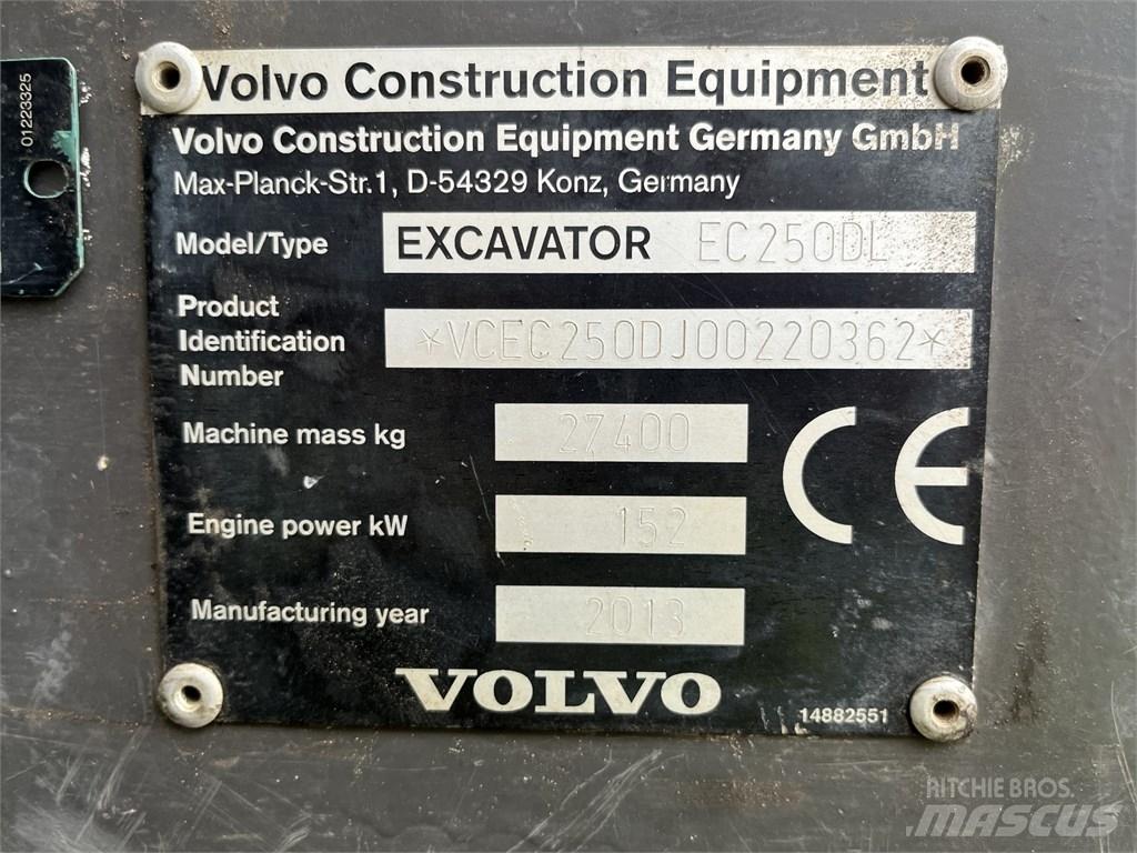 Volvo EC 250 D L حفارات زحافة