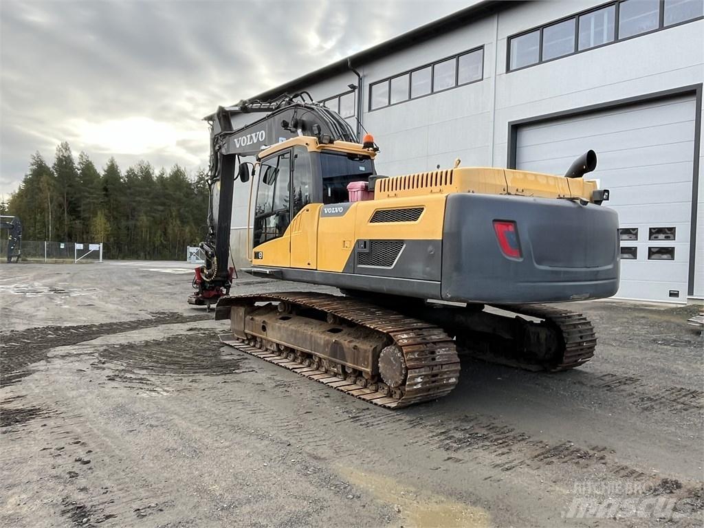 Volvo EC 250 D L حفارات زحافة