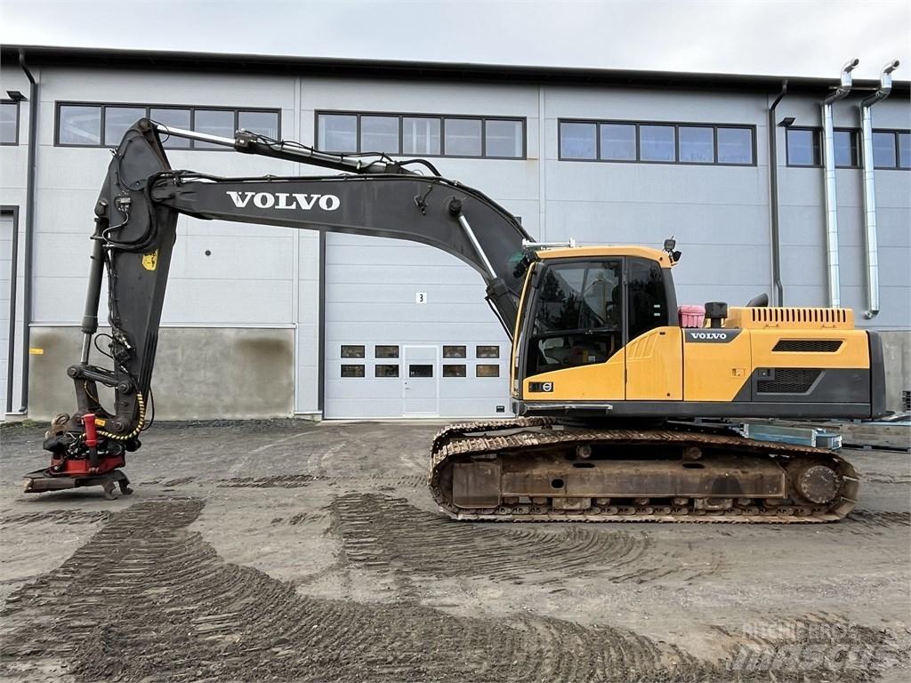 Volvo EC 250 D L حفارات زحافة