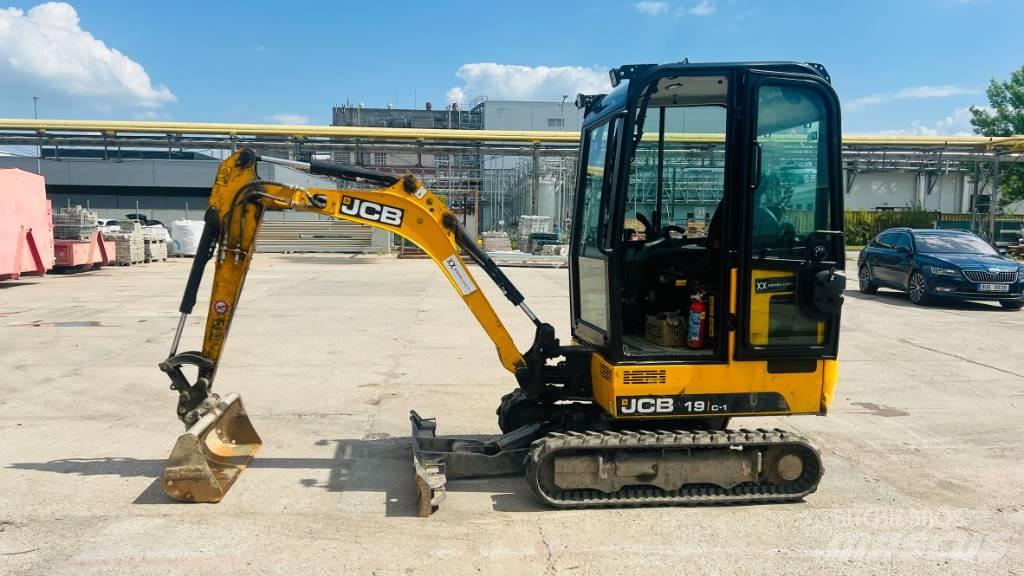 JCB 19 C حفارات صغيرة أقل من 7 طن (حفارات صغيرة)