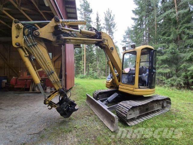 Komatsu PC75 UU حفارات زحافة