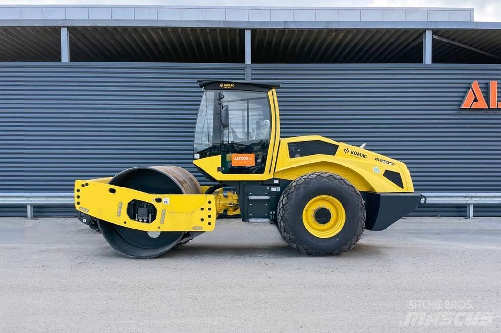 Bomag BW 213 D-5 مداحل أحادية الأسطوانة