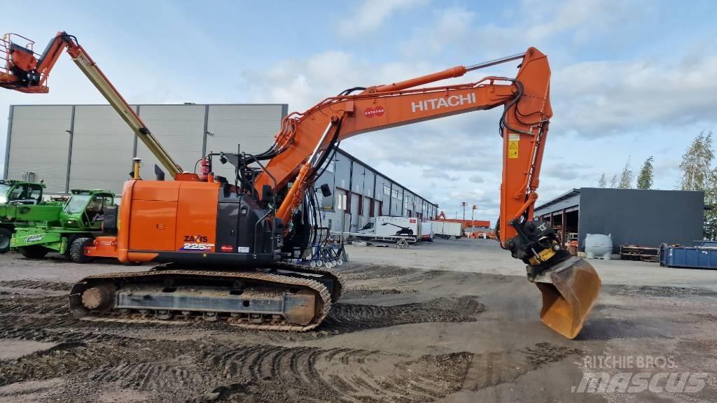 Hitachi ZX225USRLC-6 حفارات زحافة