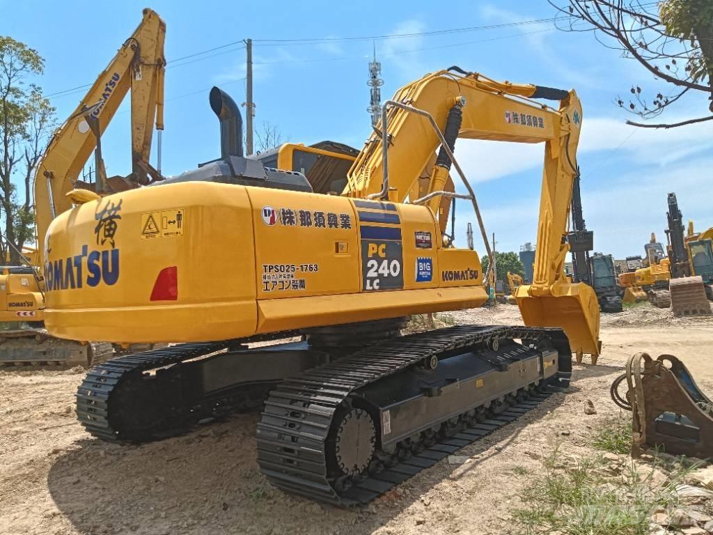 Komatsu PC 240 LC حفارات زحافة