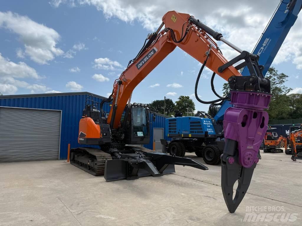 Develon DX 235 LCR-7 حفارات زحافة