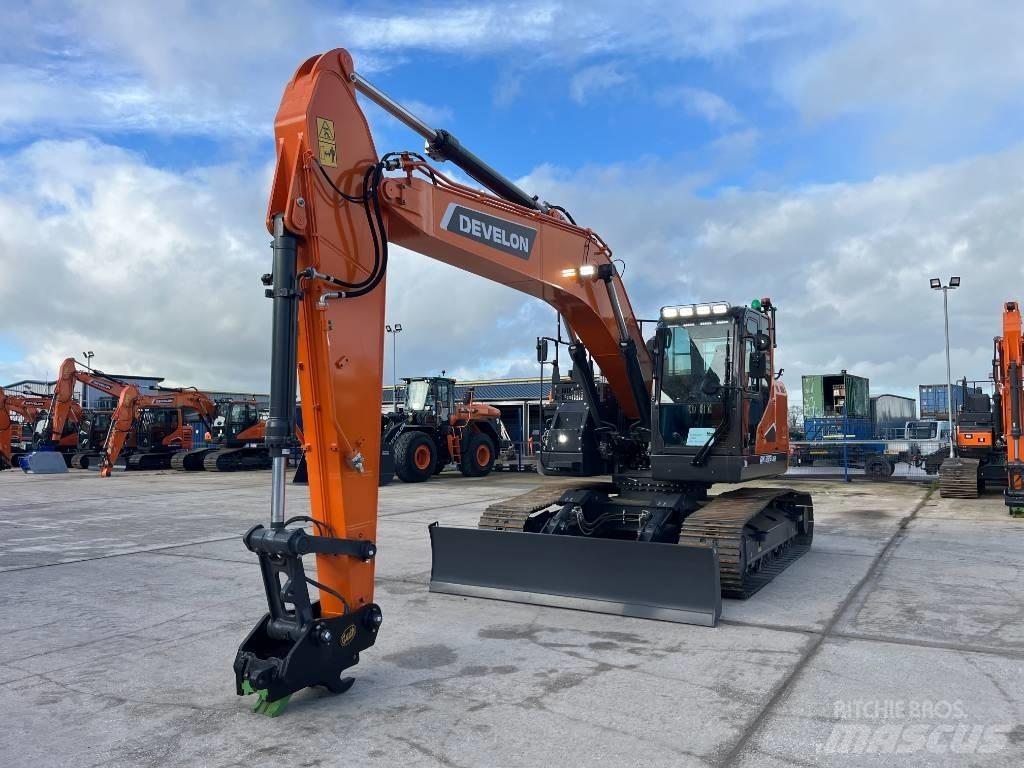 Develon DX 235 LCR-7 حفارات زحافة
