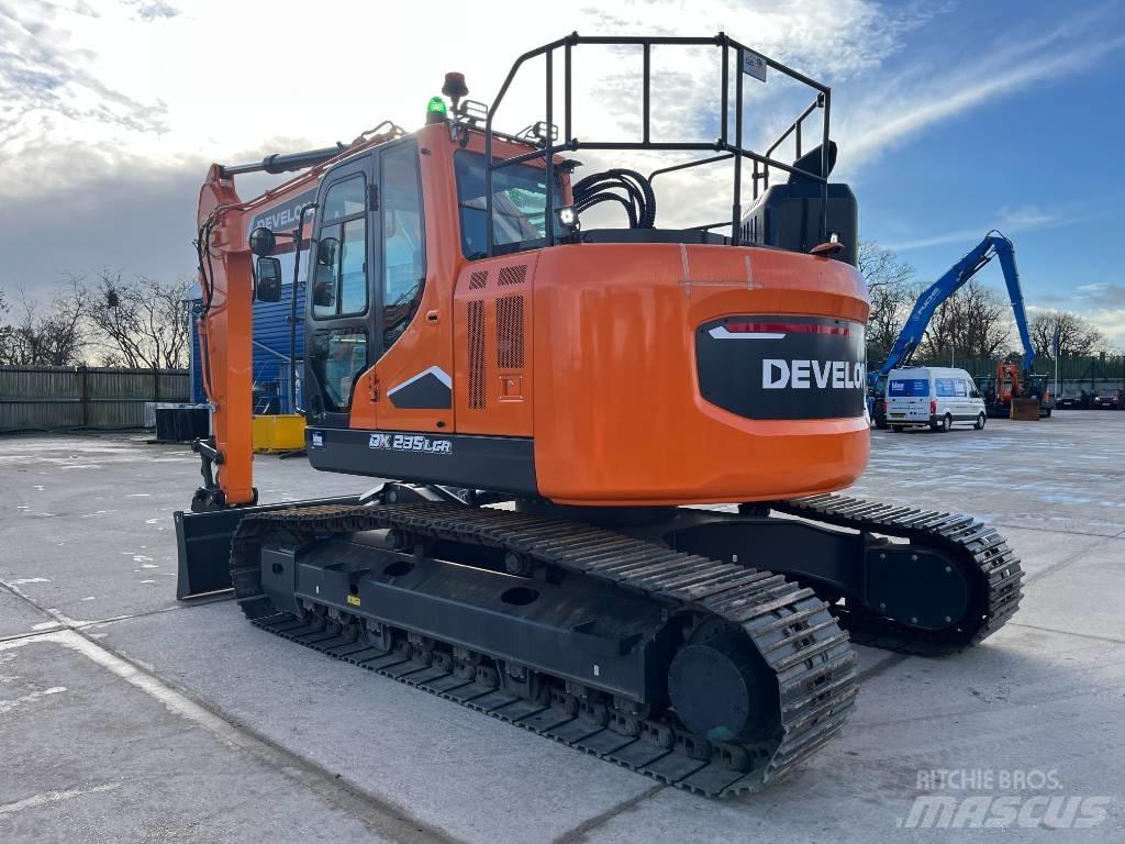 Develon DX 235 LCR-7 حفارات زحافة