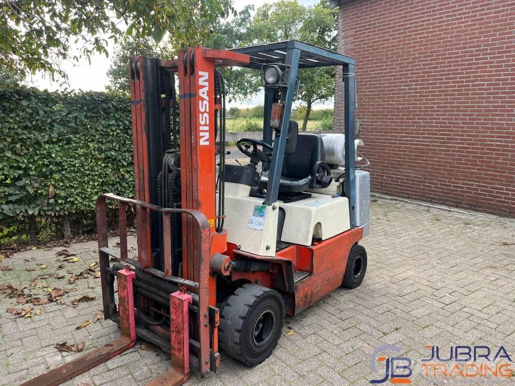 Nissan APJ02A25PU شاحنات LPG