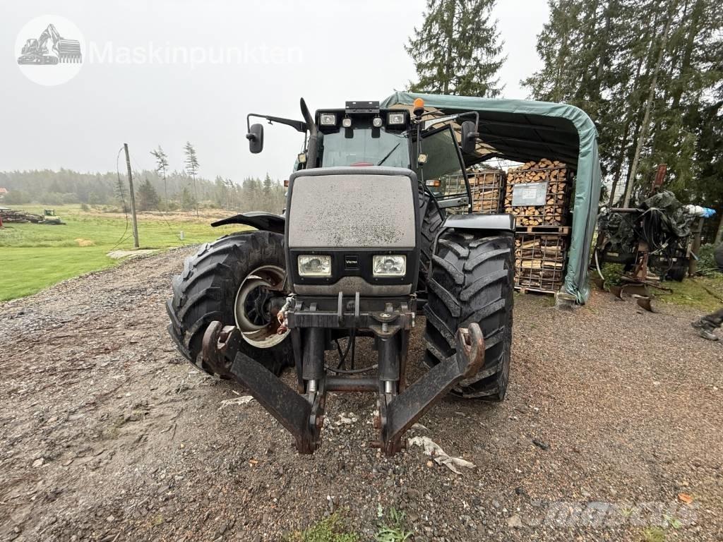 Valtra 8350 الجرارات