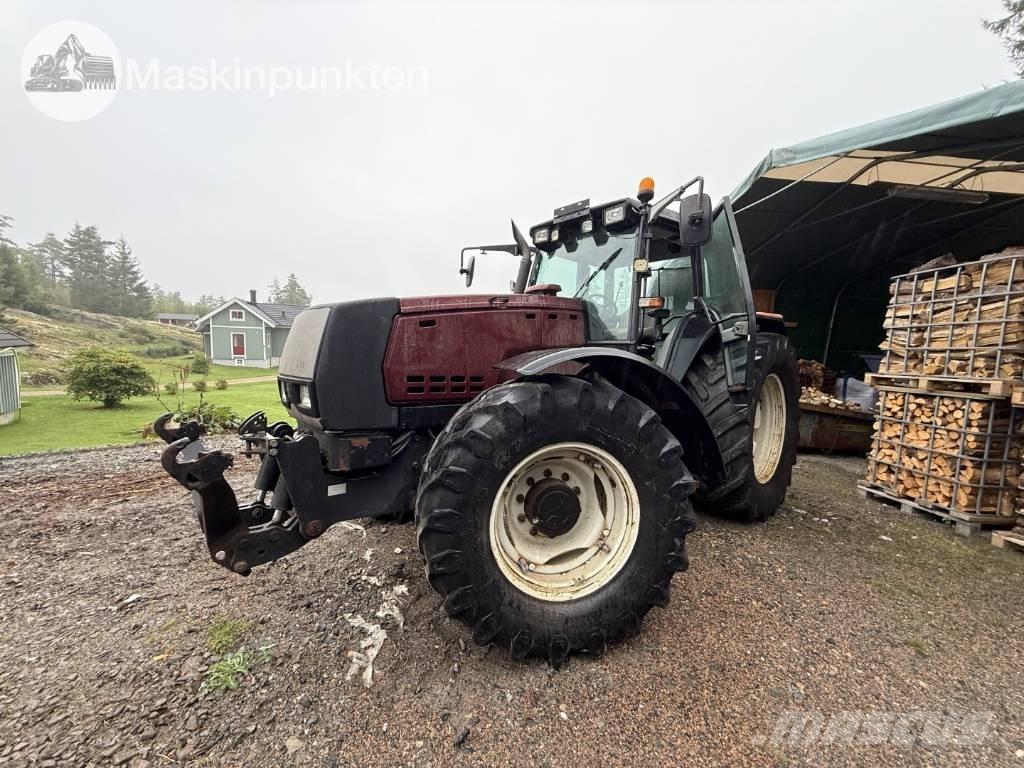 Valtra 8350 الجرارات