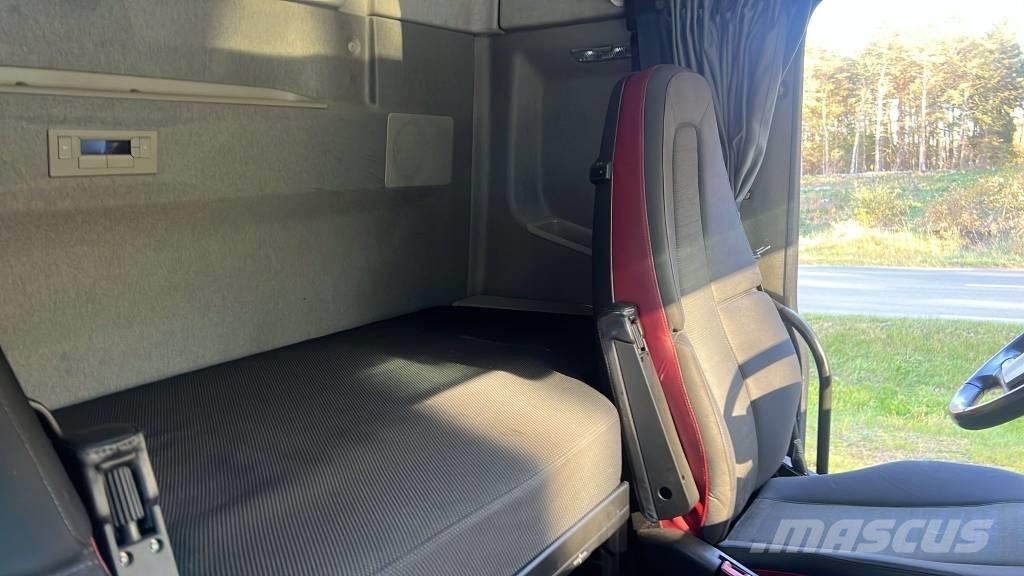 Volvo FH 550 شاحنات بمقصورة وهيكل