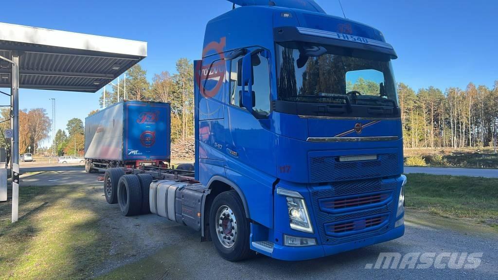 Volvo FH 550 شاحنات بمقصورة وهيكل