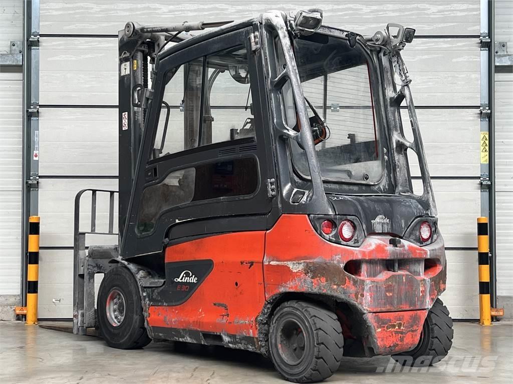 Linde E30L-01 شاحنات ذات رافعات شوكية تعمل بالكهرباء