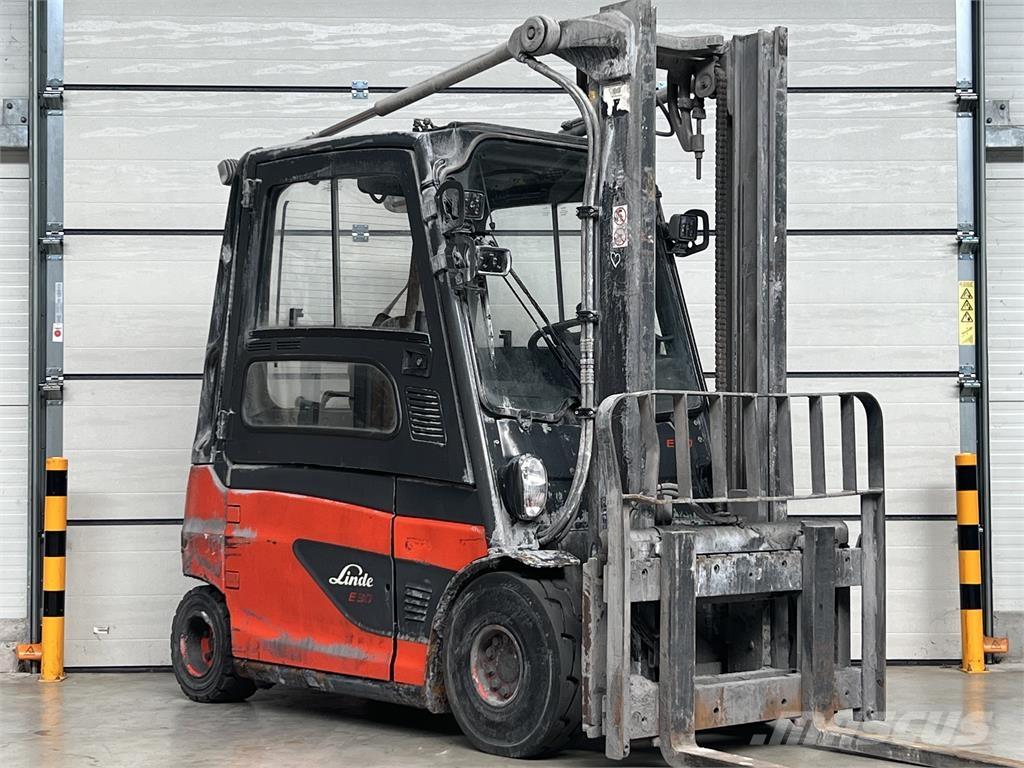 Linde E30L-01 شاحنات ذات رافعات شوكية تعمل بالكهرباء