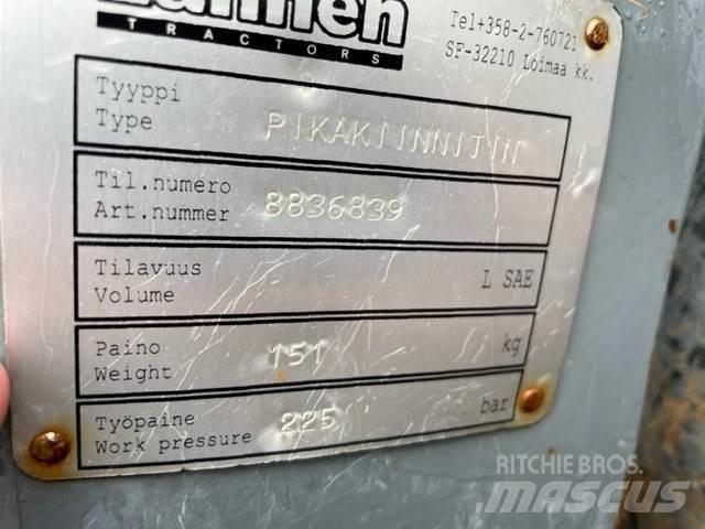 Lännen 8600 E لوادر ذات جرافات عكسية
