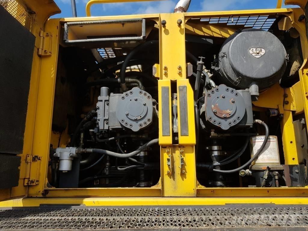 Komatsu PC 600 LC-8K حفارات زحافة