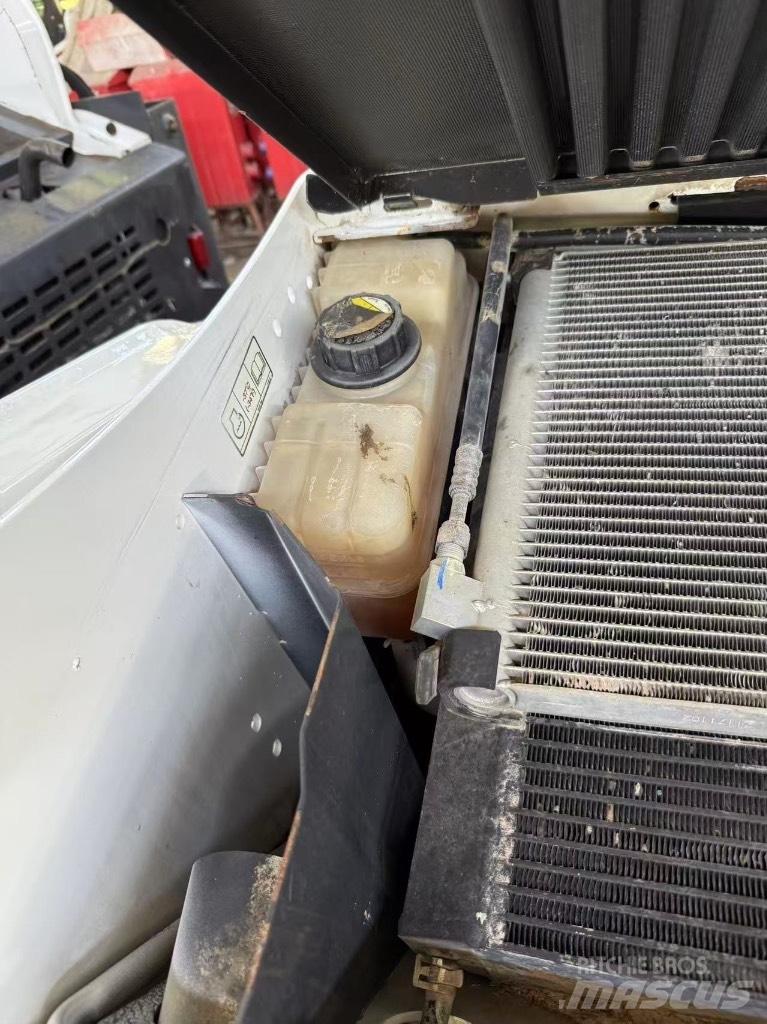 Bobcat S 550 لوادر انزلاقية التوجيه