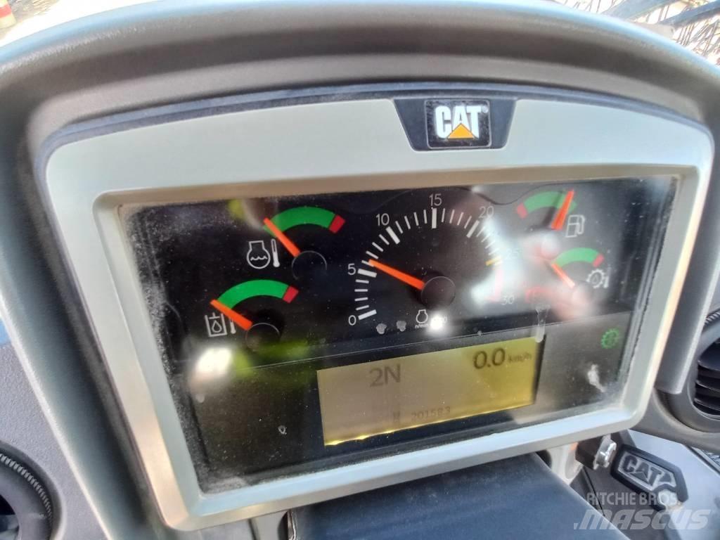 CAT 980L (Abu Dhabi) لوادر بعجل