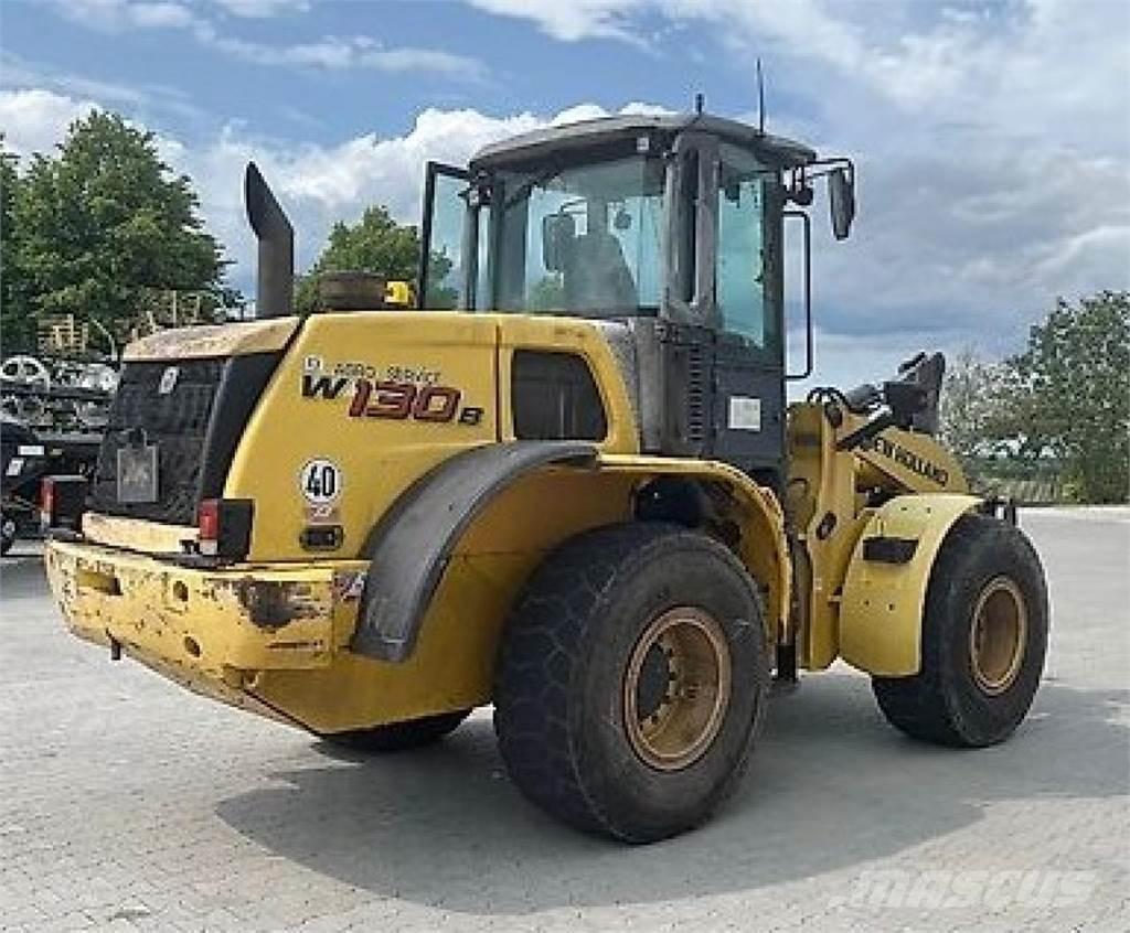 New Holland W 130B لوادر بعجل