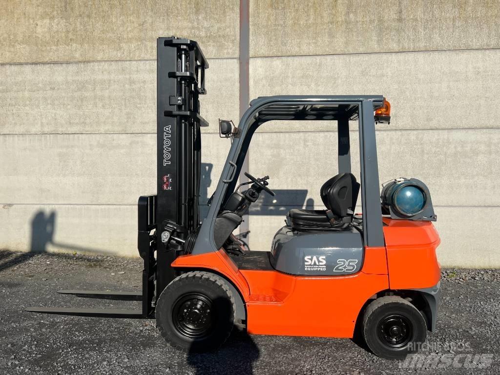 Toyota 42-7FGF25 شاحنات LPG