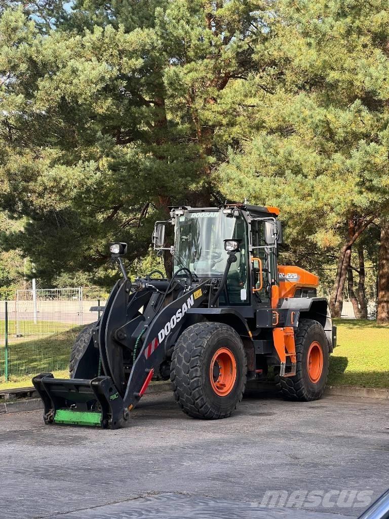 Doosan DL 220-7 لوادر بعجل