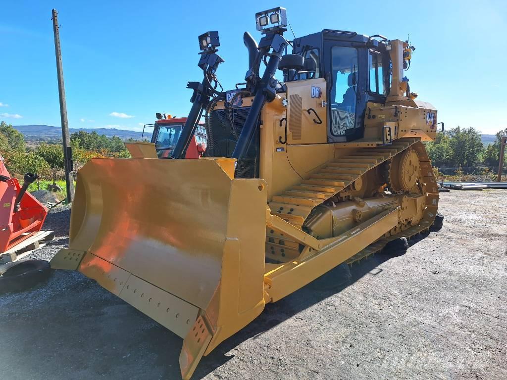 CAT D 6 T بلدوزرات مجنزرة