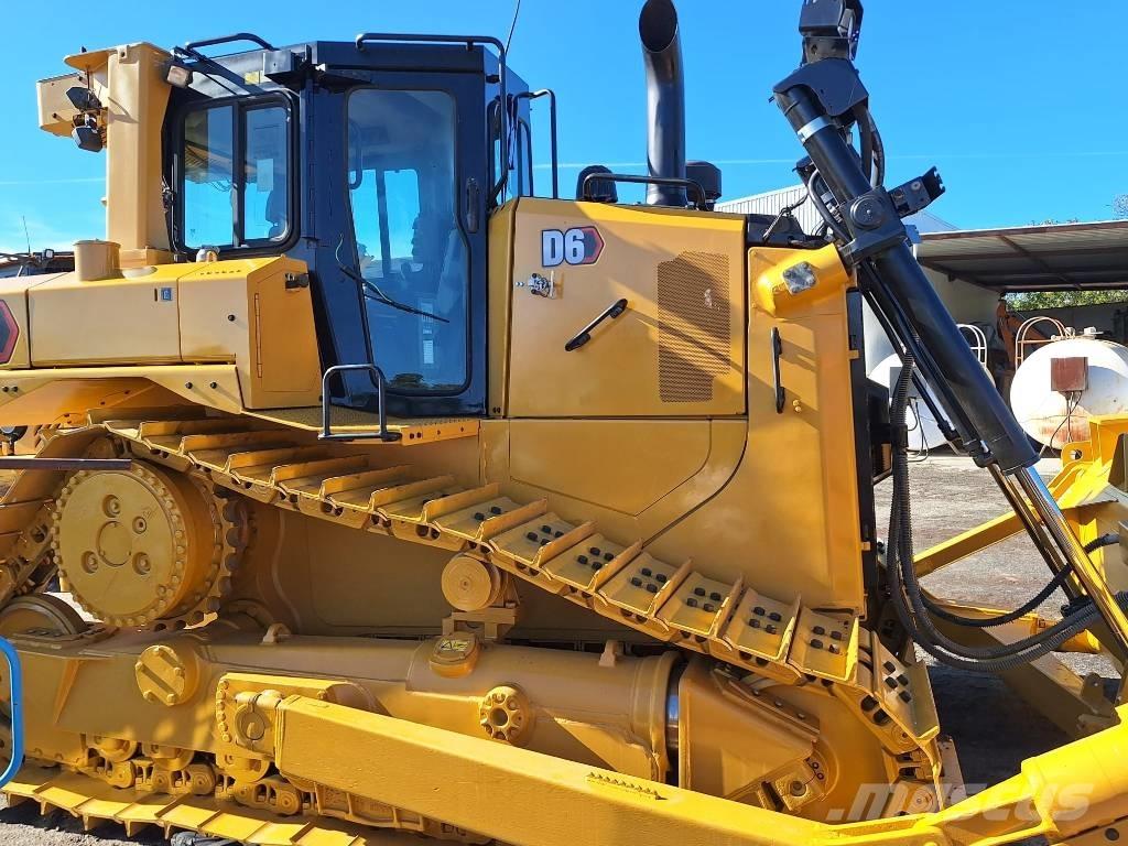 CAT D 6 T بلدوزرات مجنزرة