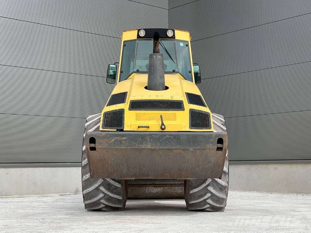 Bomag BW 213 DH-4 مداحل أحادية الأسطوانة