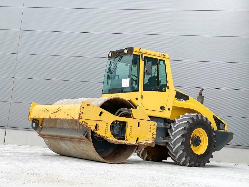 Bomag BW 213 DH-4 مداحل أحادية الأسطوانة