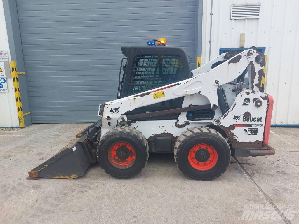 Bobcat 377 لوادر انزلاقية التوجيه
