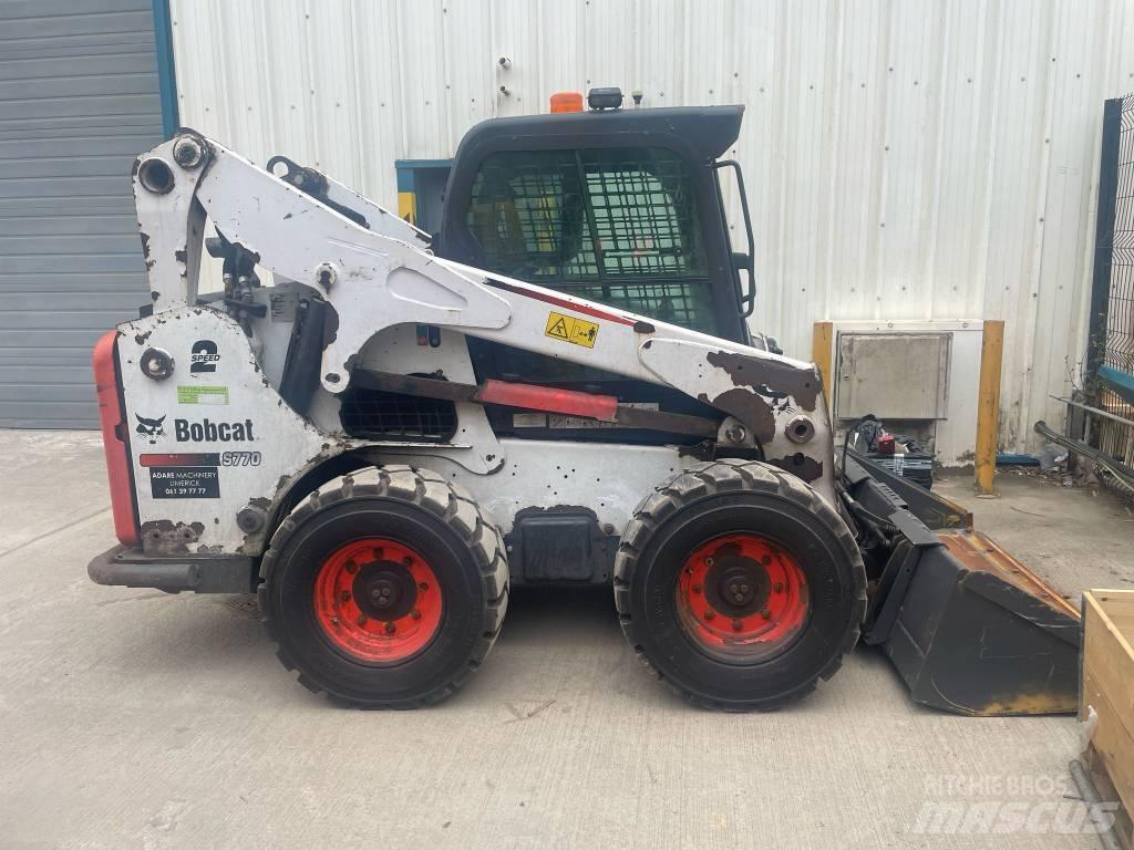 Bobcat 377 لوادر انزلاقية التوجيه