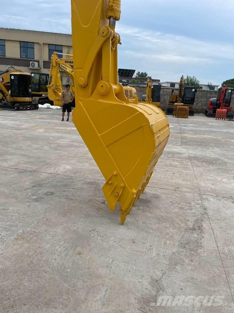 Komatsu pc220-7 حفارات زحافة